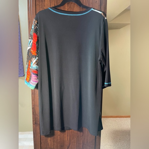 Tunic top with 3/4 length sleeves with solid black and prints in blocks - Picture 5 of 6